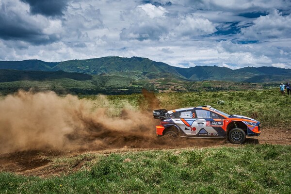 2024 WRC 케냐 사파리 랠리에서 역주하는 오트 타낙. 사진=현대 모터스포트.