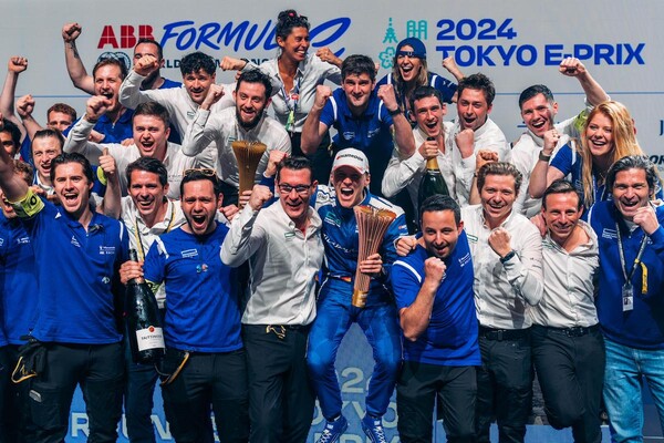 막시밀리안 귄터(마세라티 MSG 레이싱)가 ‘ABB FIA 포뮬러 E 월드 챔피언십’의 ‘2024 도쿄 E-PRIX’에서 우승했다. 사진=마세라티